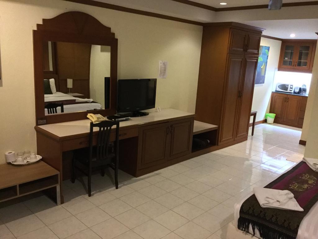 The Yim Siam Hotel Patong Екстериор снимка