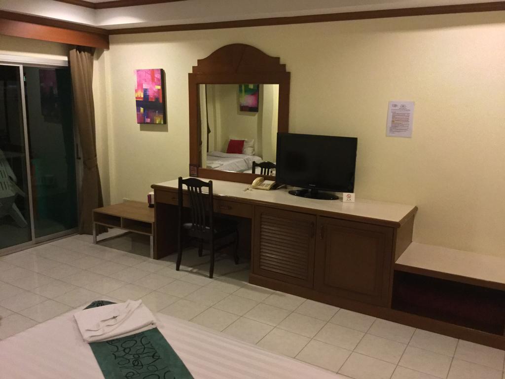 The Yim Siam Hotel Patong Екстериор снимка