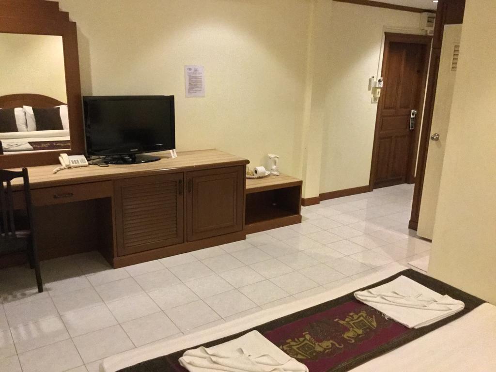 The Yim Siam Hotel Patong Екстериор снимка