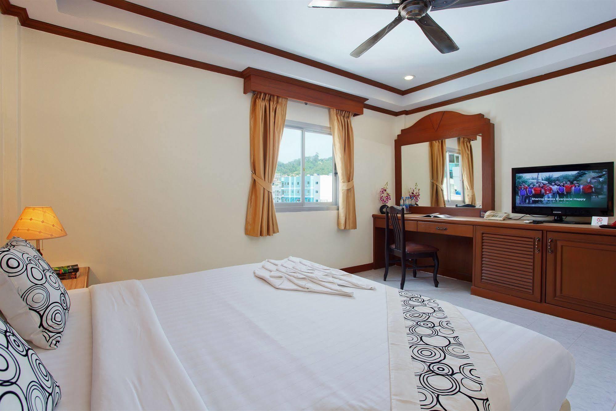 The Yim Siam Hotel Patong Екстериор снимка