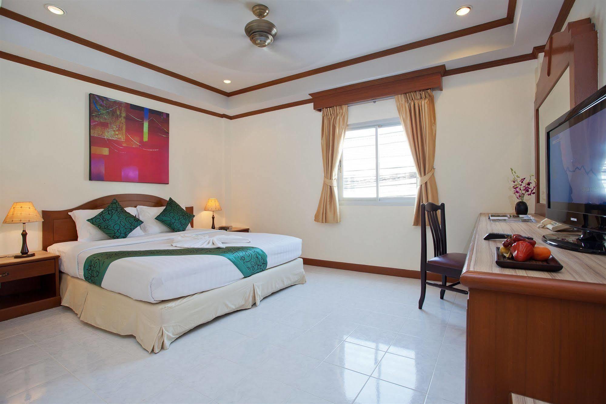 The Yim Siam Hotel Patong Екстериор снимка