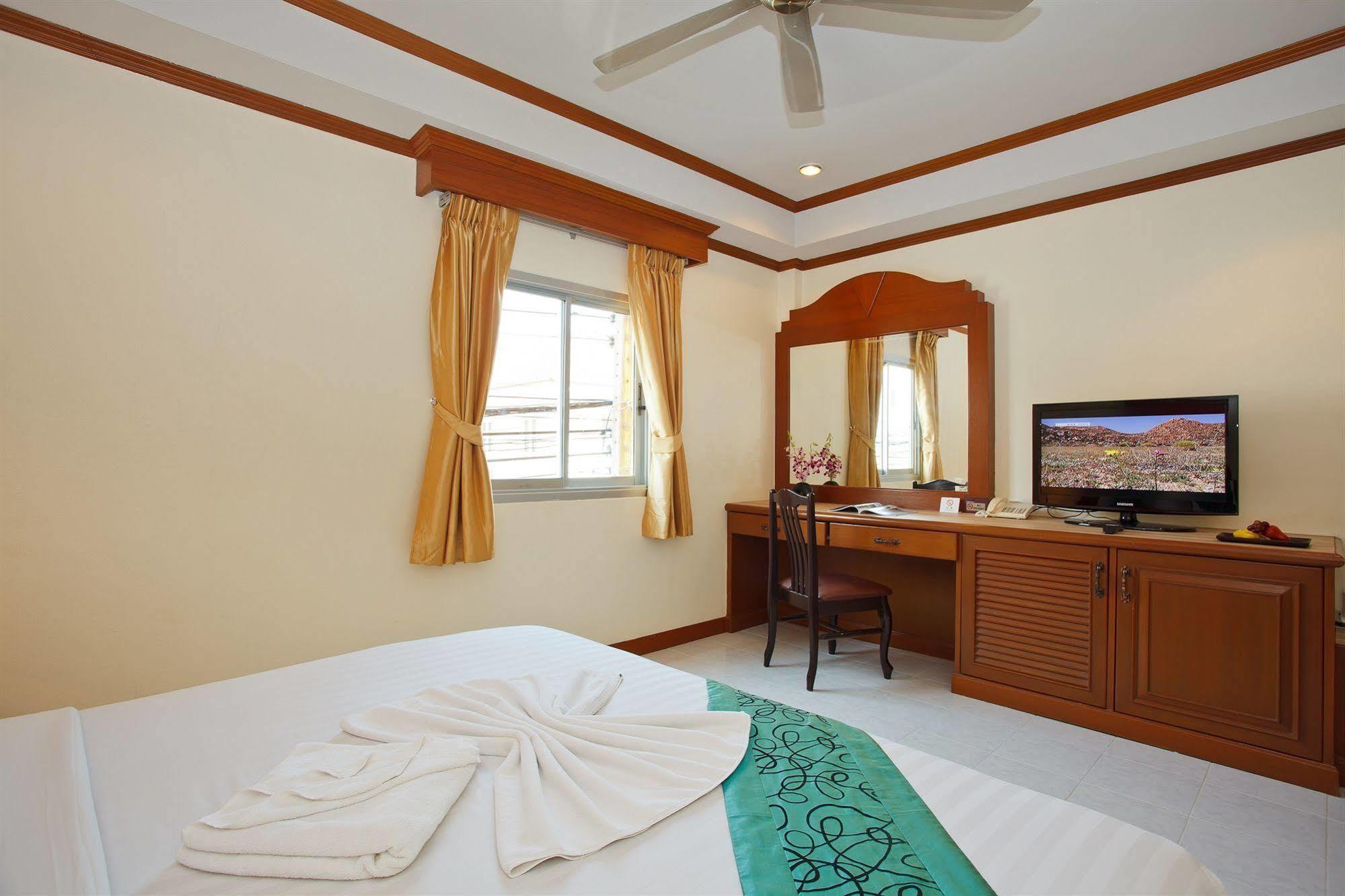 The Yim Siam Hotel Patong Екстериор снимка