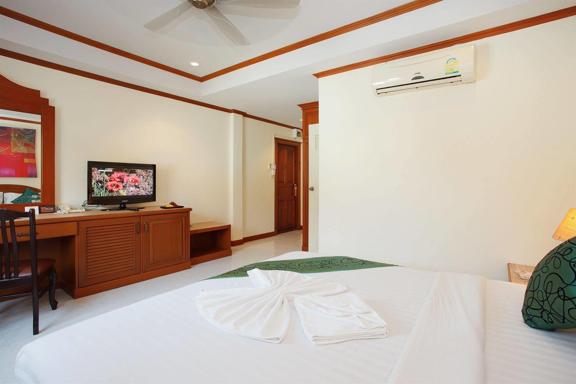 The Yim Siam Hotel Patong Екстериор снимка