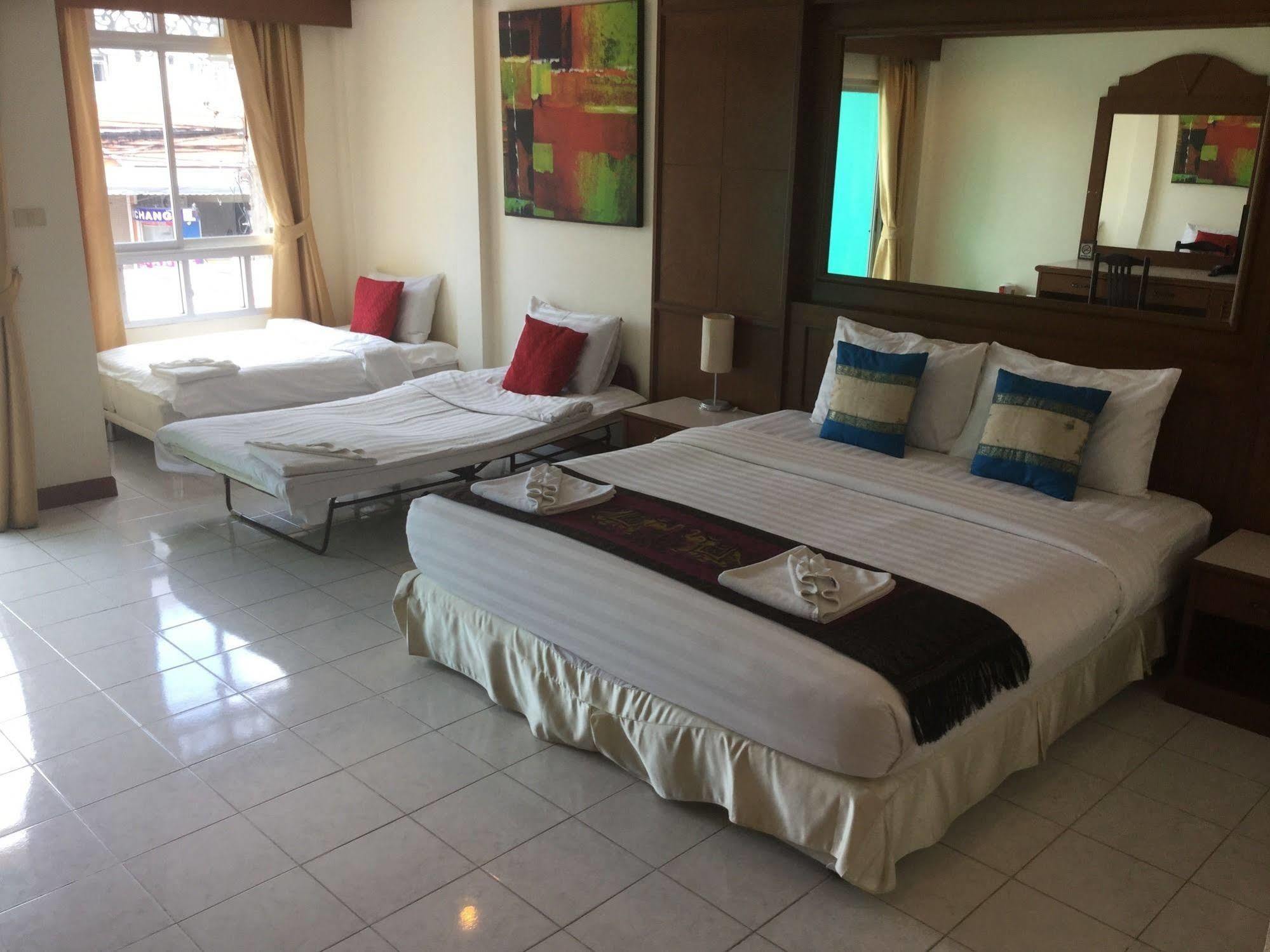 The Yim Siam Hotel Patong Екстериор снимка