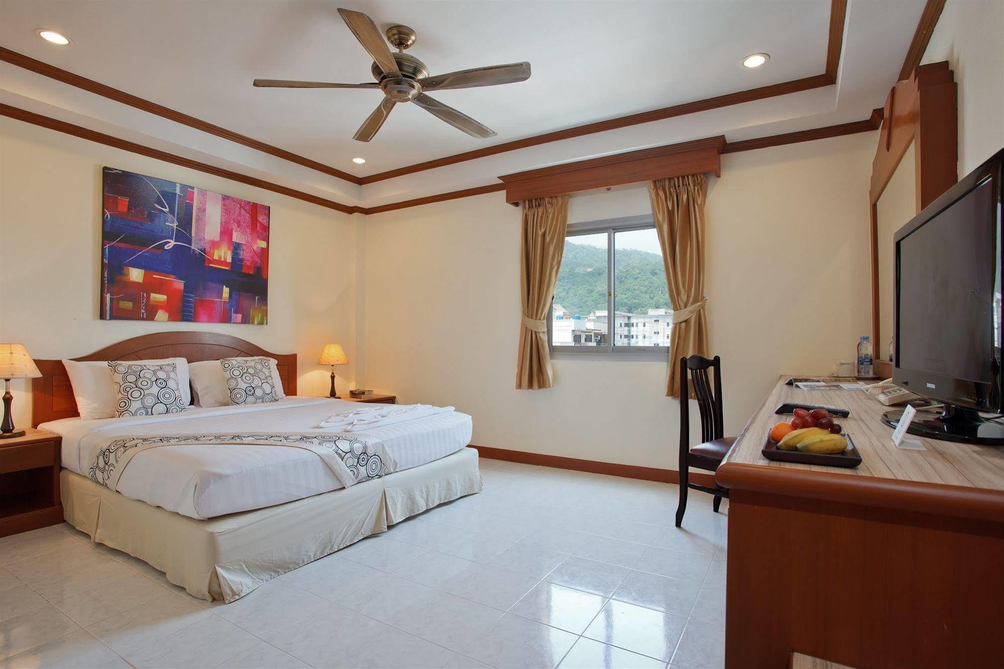 The Yim Siam Hotel Patong Екстериор снимка