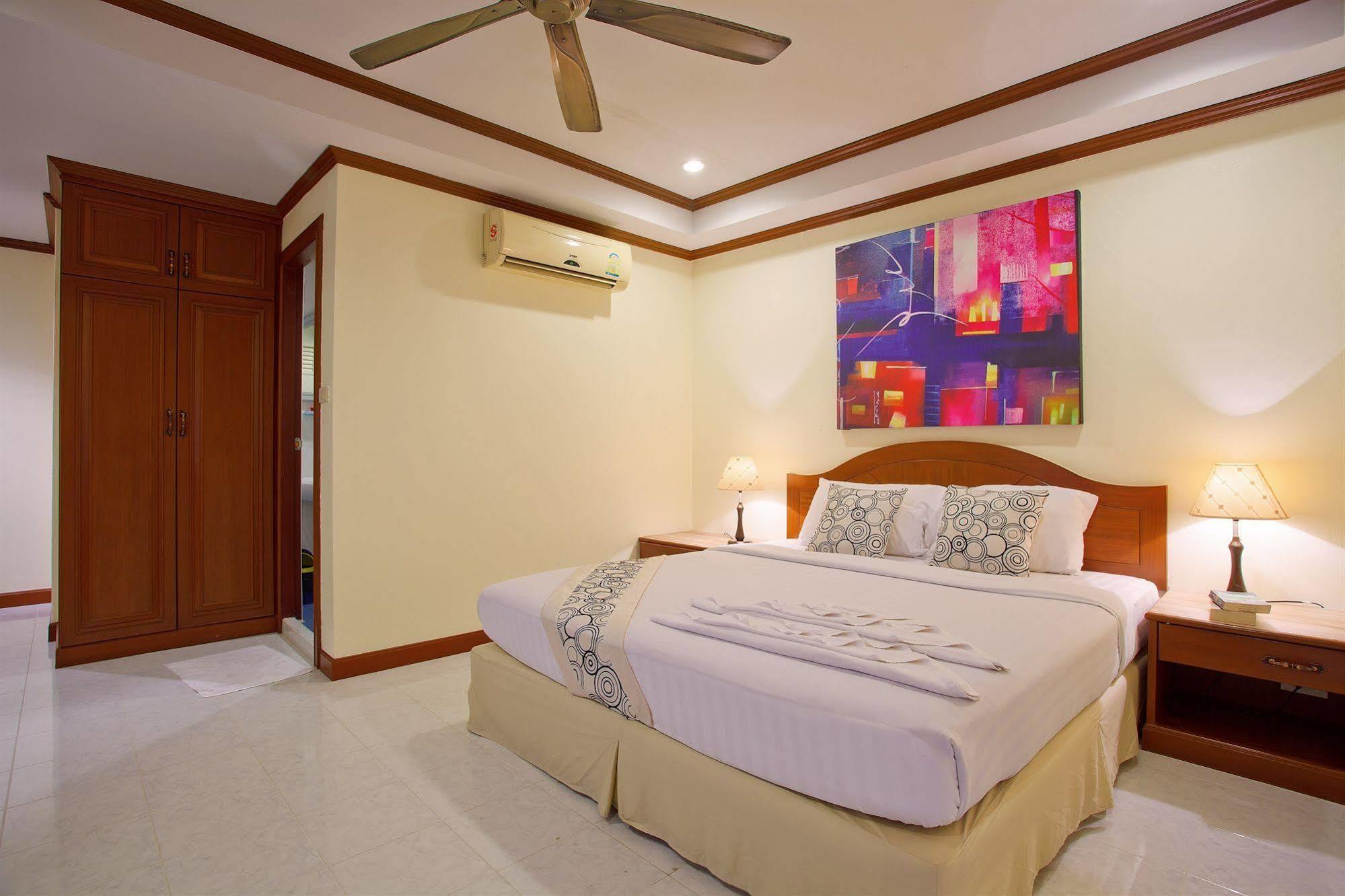 The Yim Siam Hotel Patong Екстериор снимка