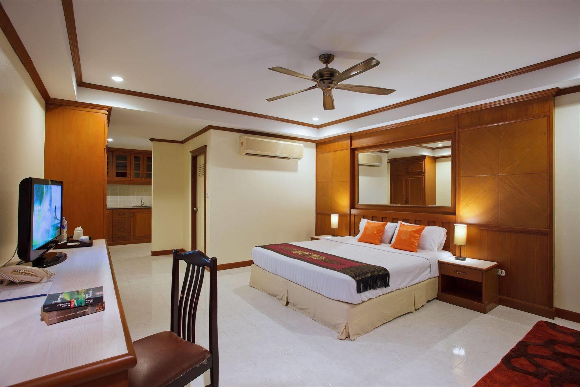 The Yim Siam Hotel Patong Екстериор снимка
